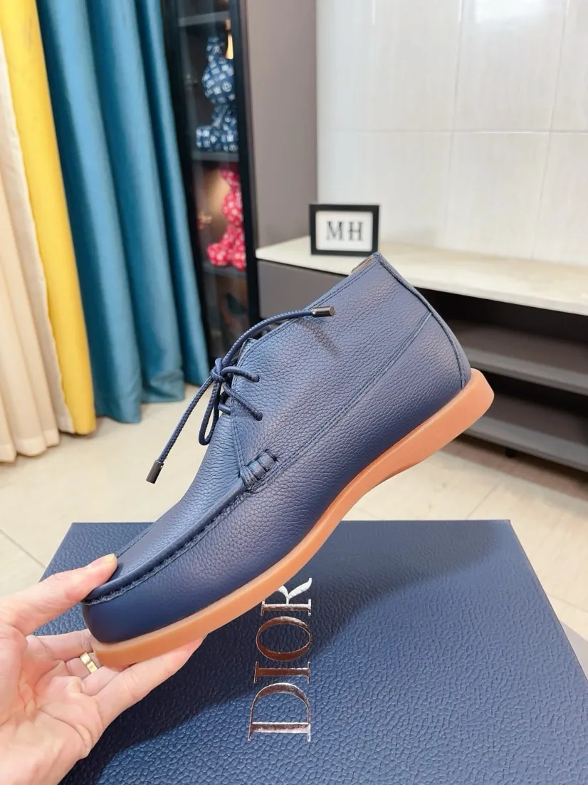 Men's shoes 💰 330🌹🌹【UGG】✨The most popular series, a must-have for stylish men 😱The latest limited edition at the counter🍃Top export foreign trade order, counter packaging. Designed with high-end textured matte cowhide➕The simulated wool is beautiful, and the collar surface presents a clear texture, which is friendly without losing the foundation. 👀 Casual roll rope lace-up style✨Thick stitching to reinforce the sole, natural rubber sole🍎The collar makes walking more comfortable and relaxed. 38_44 code